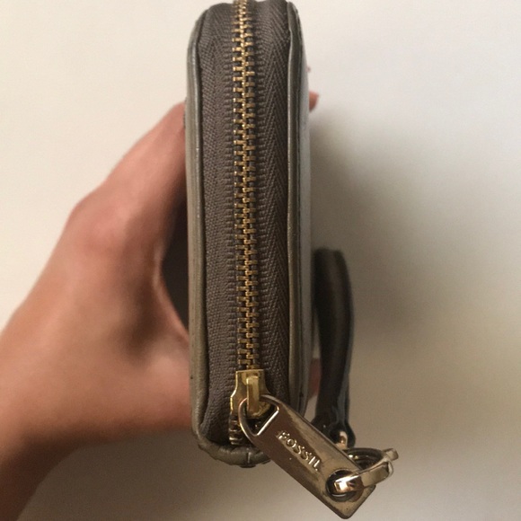 Fossil wristlet - Picture 3 of 5